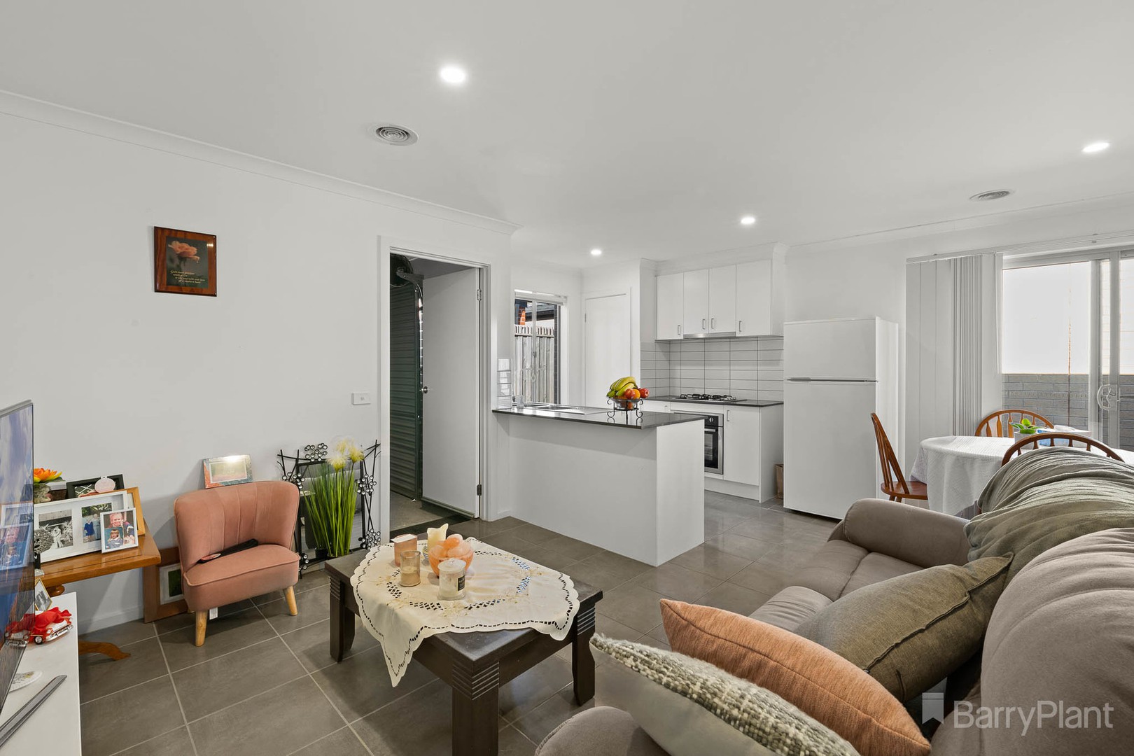 2 The Oaks Avenue, Pakenham, VIC 3810, Pakenham - Thumbnail 3