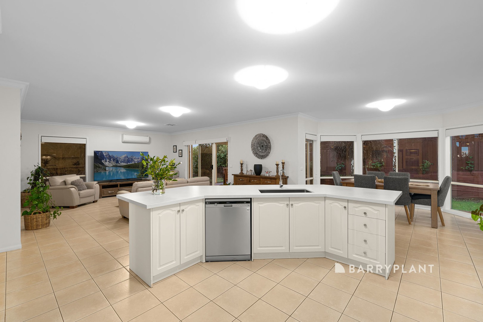 2 Torwood Close, Narre Warren, VIC 3805, Narre Warren - Thumbnail 4