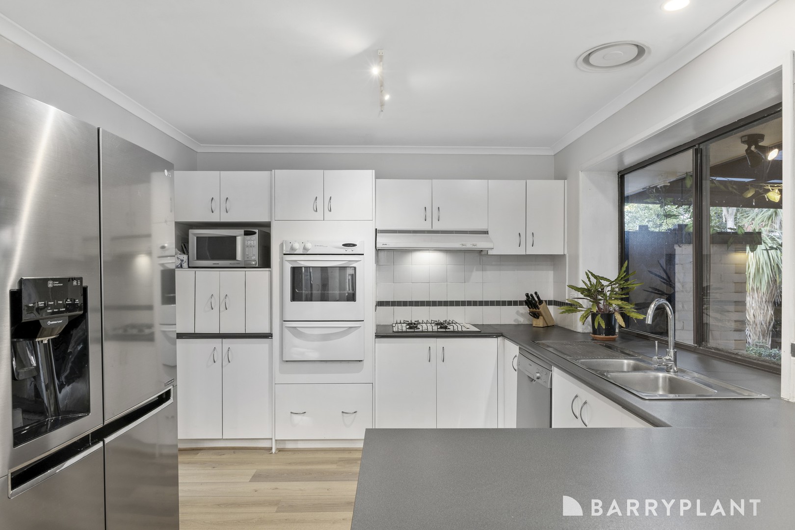 2 Traydal Close, Wantirna, VIC 3152, Wantirna - Thumbnail 2