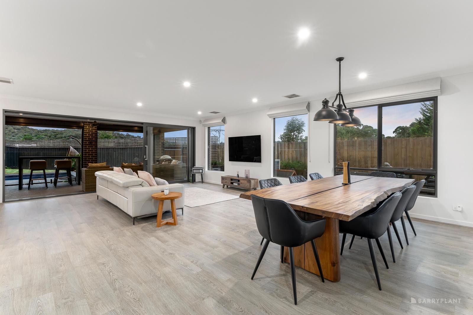 2 Union Gold Crescent, Diamond Creek, VIC 3089 - Thumbnail 2 - 26/06/2024