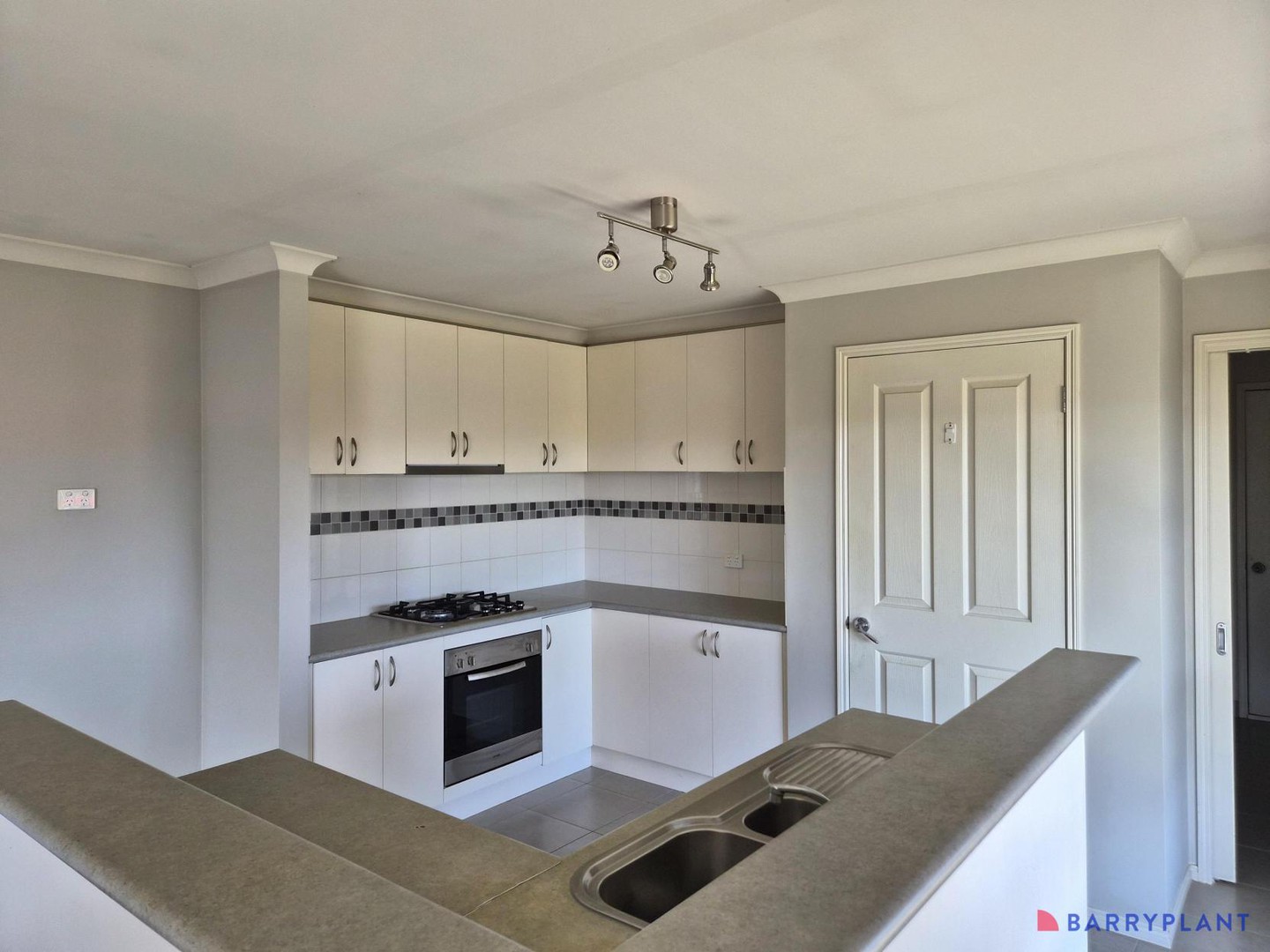 2 Vivian Court, Drouin, VIC 3818 - Thumbnail 2 - 21/01/2026