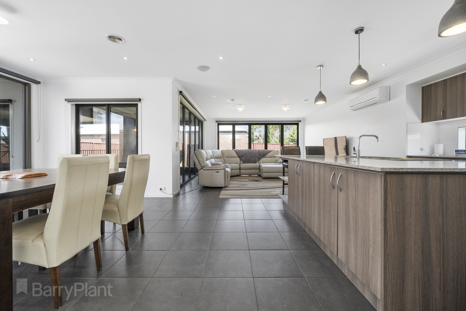 2 Waiben Crescent, Point Cook, VIC 3030, Point Cook - Thumbnail 5