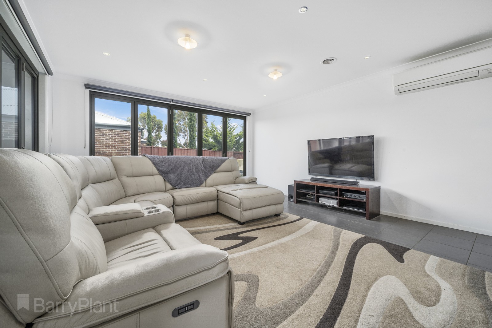2 Waiben Crescent, Point Cook, VIC 3030, Point Cook - Thumbnail 7
