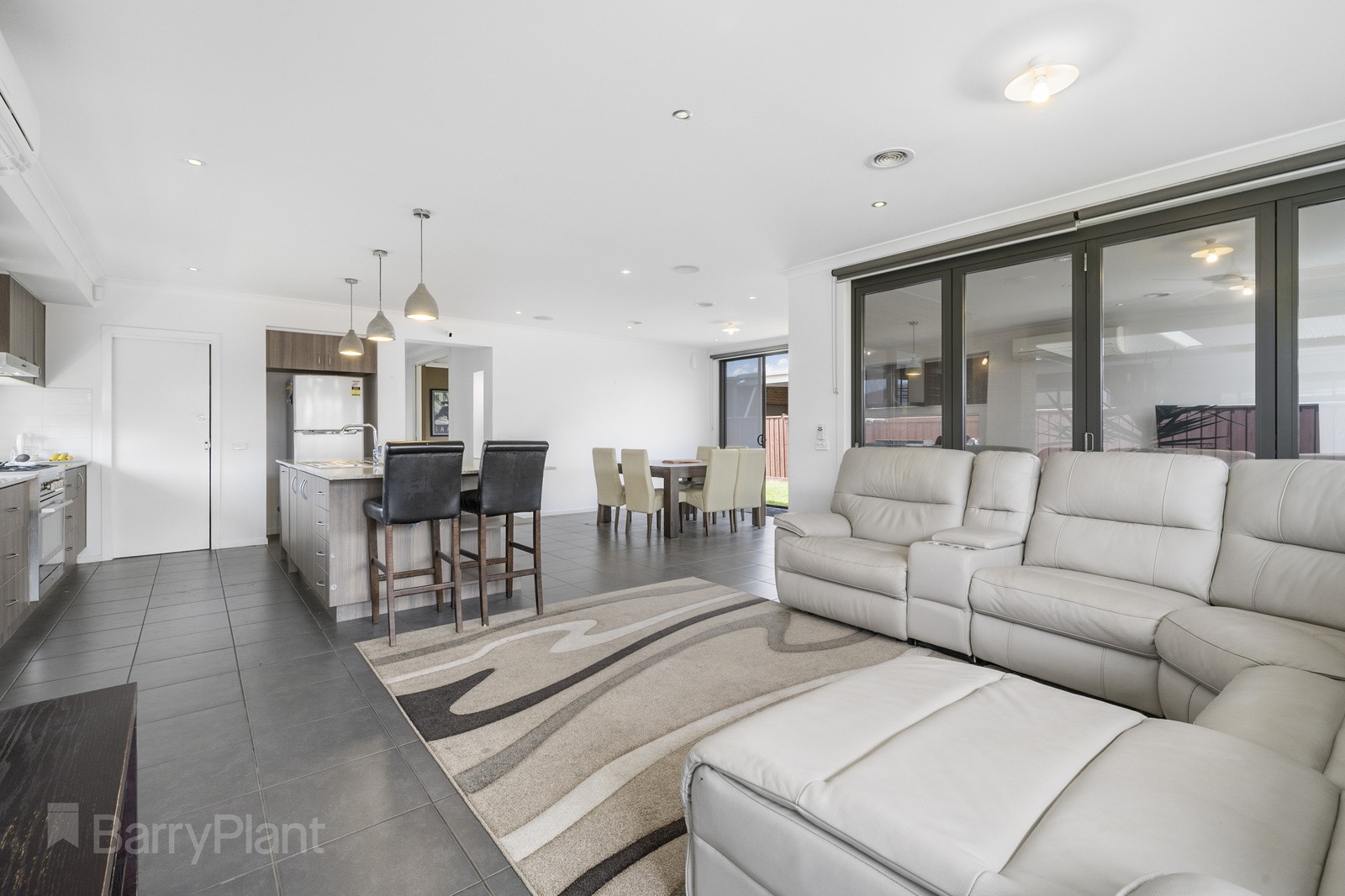 2 Waiben Crescent, Point Cook, VIC 3030, Point Cook - Thumbnail 8