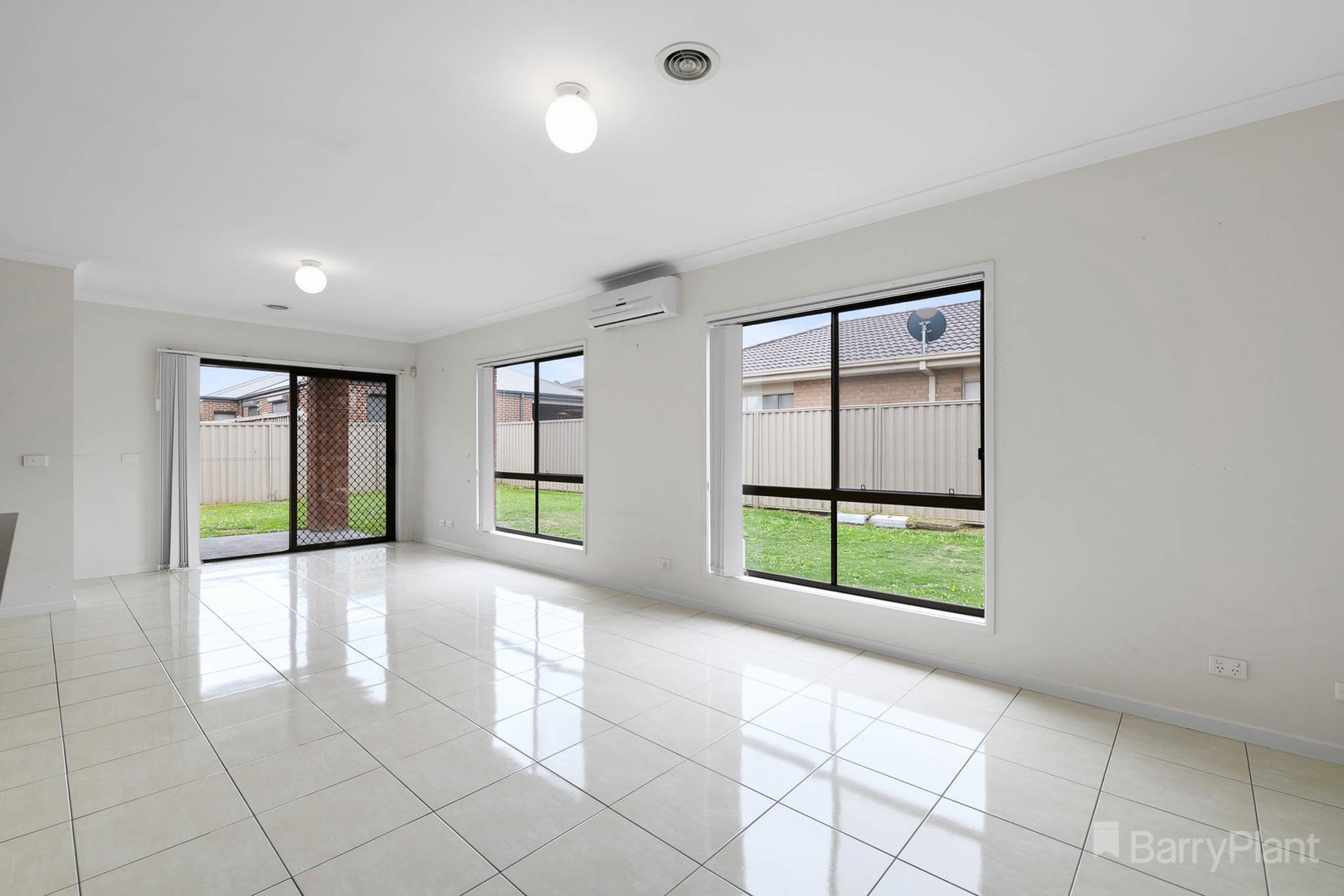 2 Webb Court, Pakenham, VIC 3810, Pakenham - Thumbnail 5