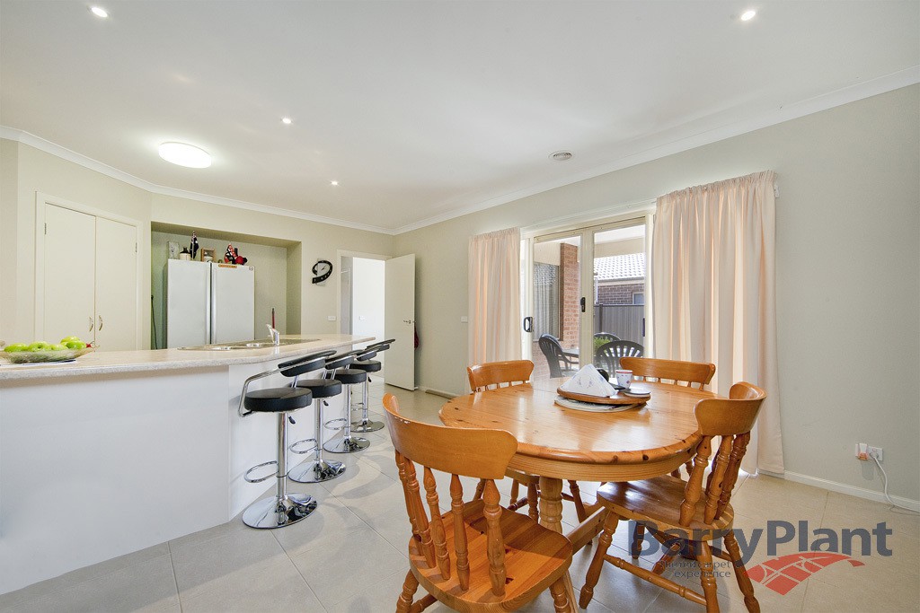 2 Whiteley Avenue, Point Cook, VIC 3030, Point Cook - Thumbnail 3