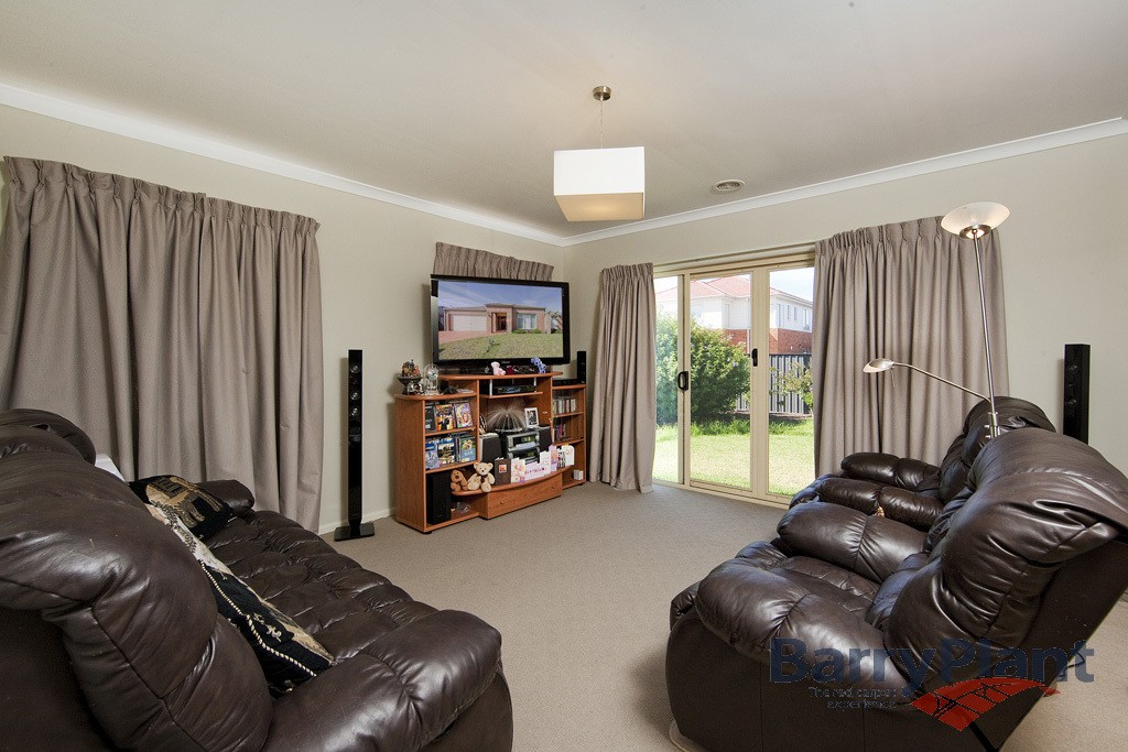 2 Whiteley Avenue, Point Cook, VIC 3030, Point Cook - Thumbnail 4