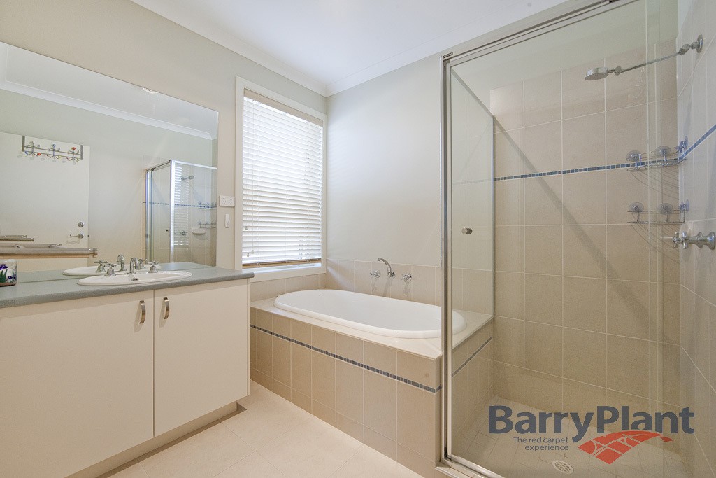 2 Whiteley Avenue, Point Cook, VIC 3030, Point Cook - Thumbnail 5