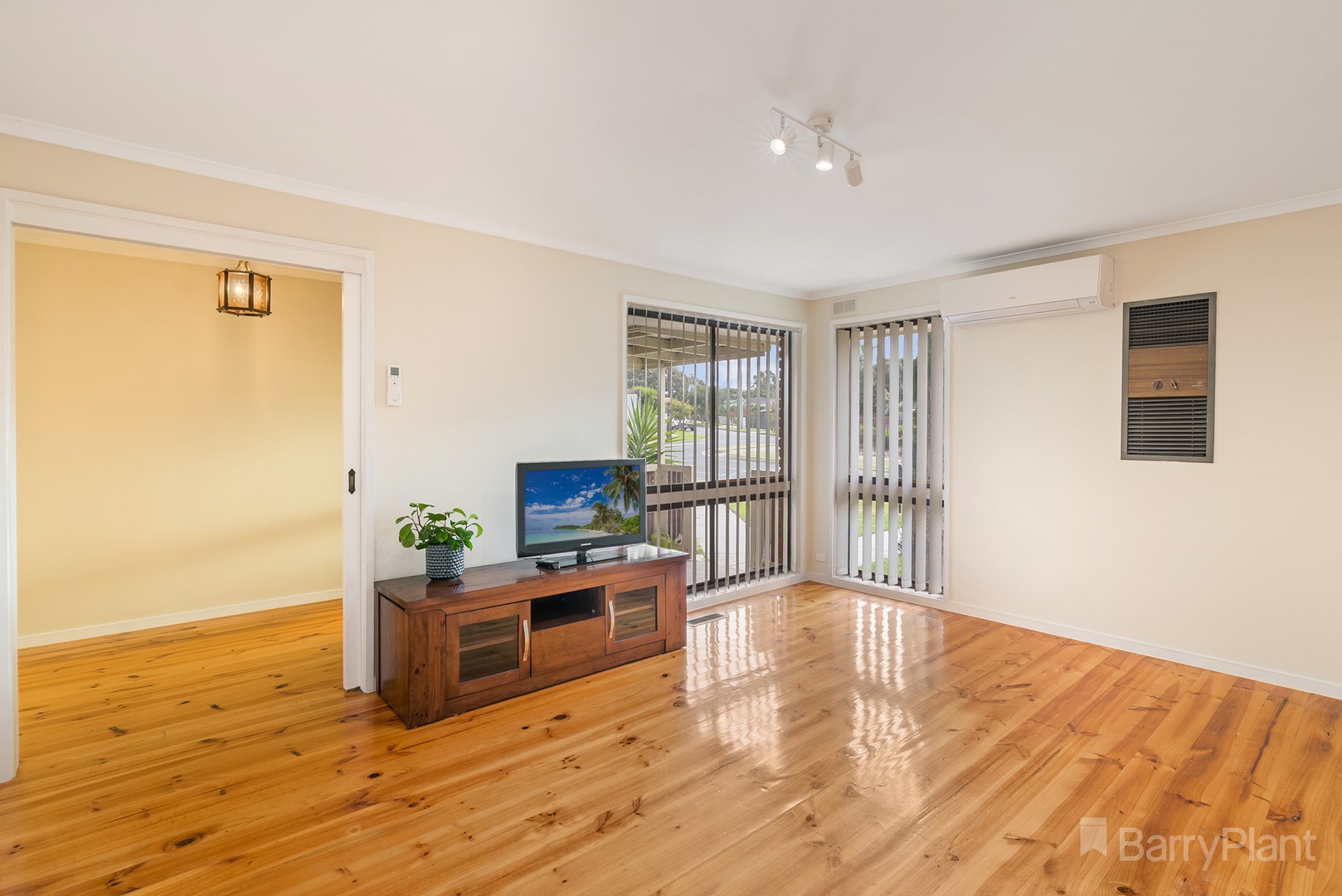 2 Withers CloseSunbury, VIC 3429, Sunbury - Thumbnail 2