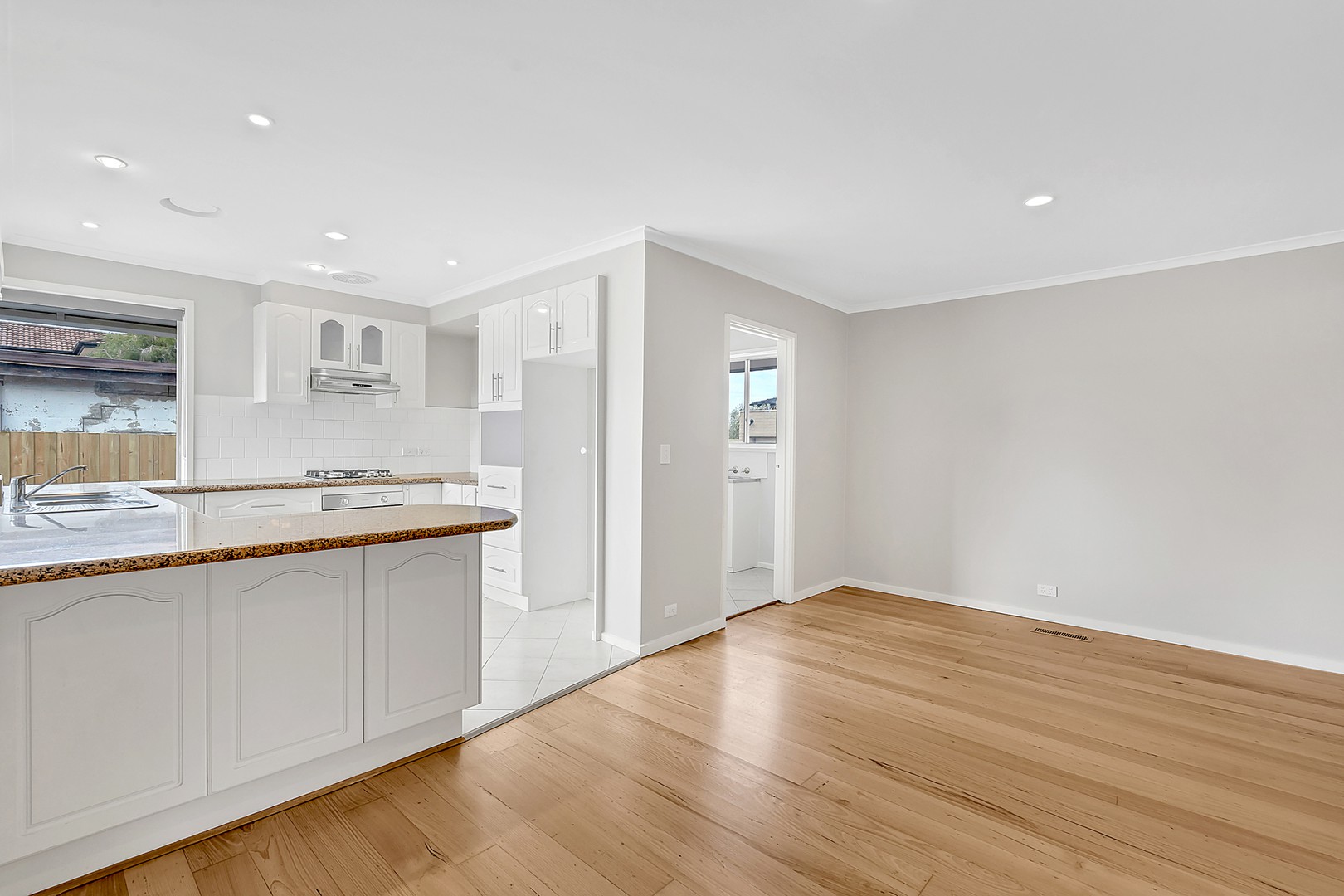 2 Woodlands Court, Craigieburn, VIC 3064, Craigieburn - Thumbnail 3
