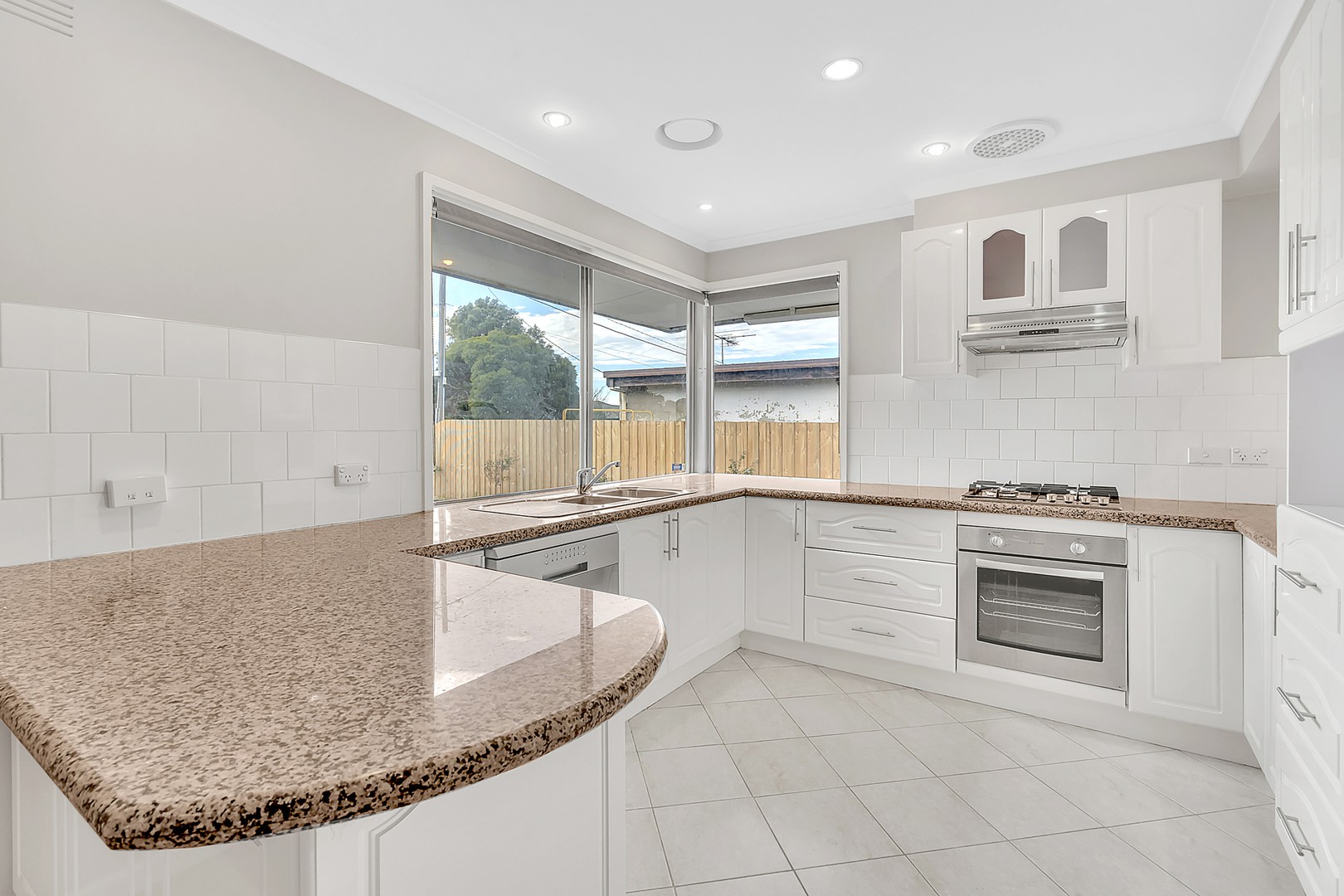 2 Woodlands Court, Craigieburn, VIC 3064, Craigieburn - Thumbnail 5