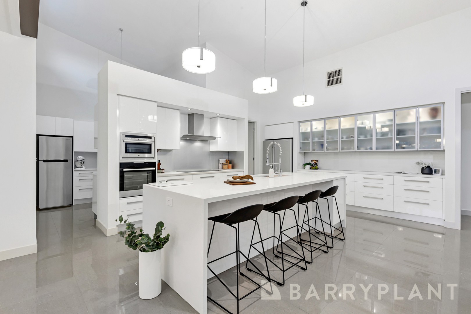 2 Worcester Crescent, Bundoora, VIC 3083 - Thumbnail 2 - 02/10/2024