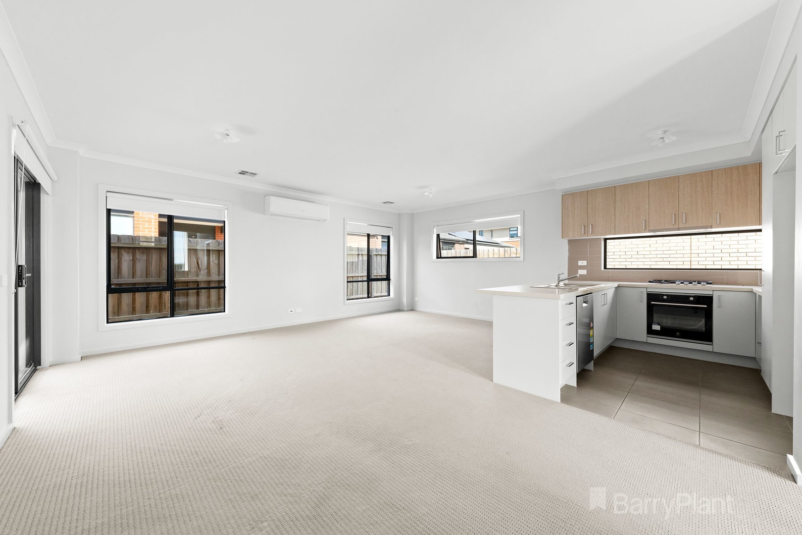 20 Bronnie Street, Clyde North, VIC 3978, Clyde North - Thumbnail 4