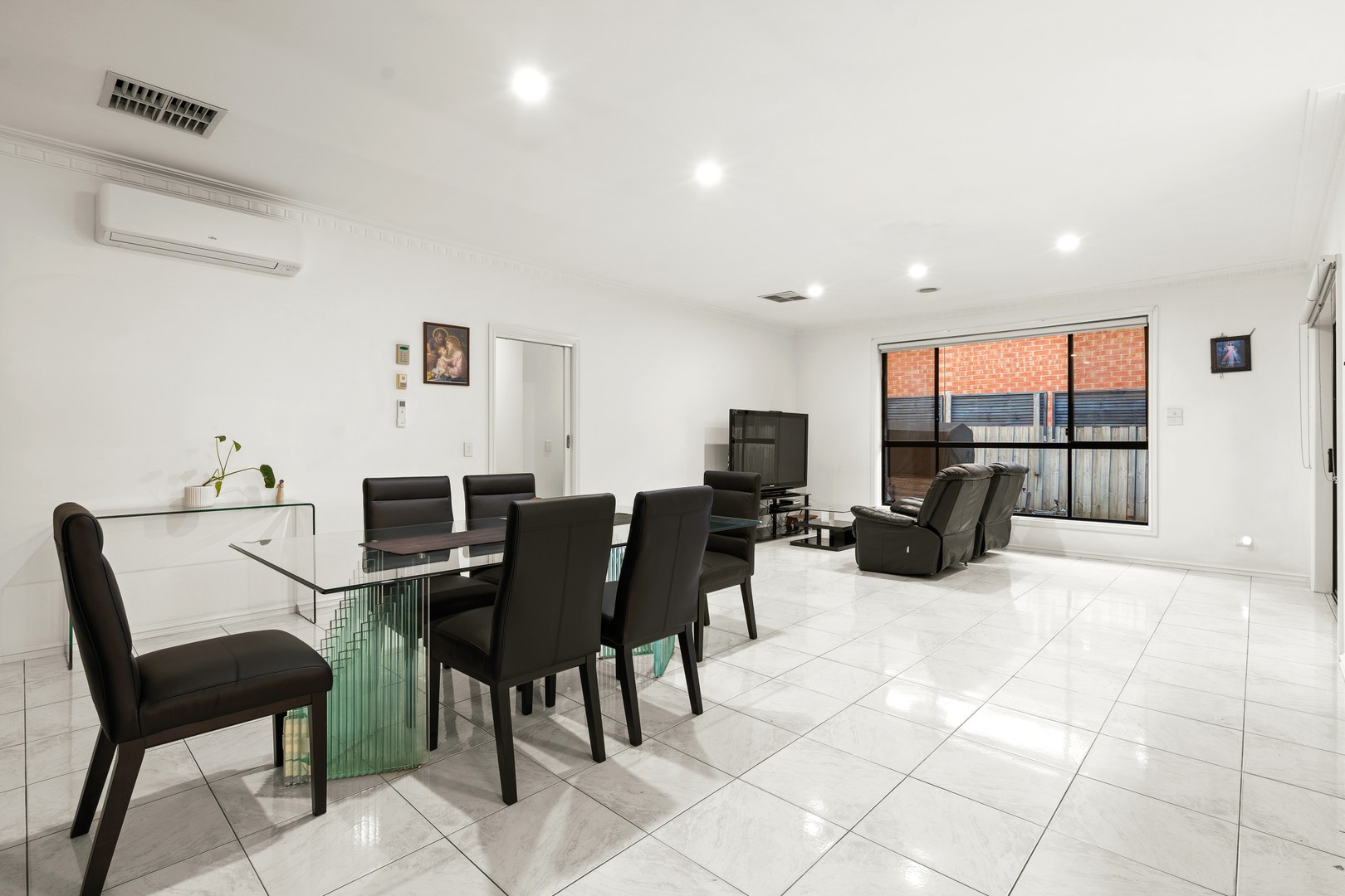 20 Collins Close, Keilor East, VIC 3033, Keilor East - Thumbnail 2