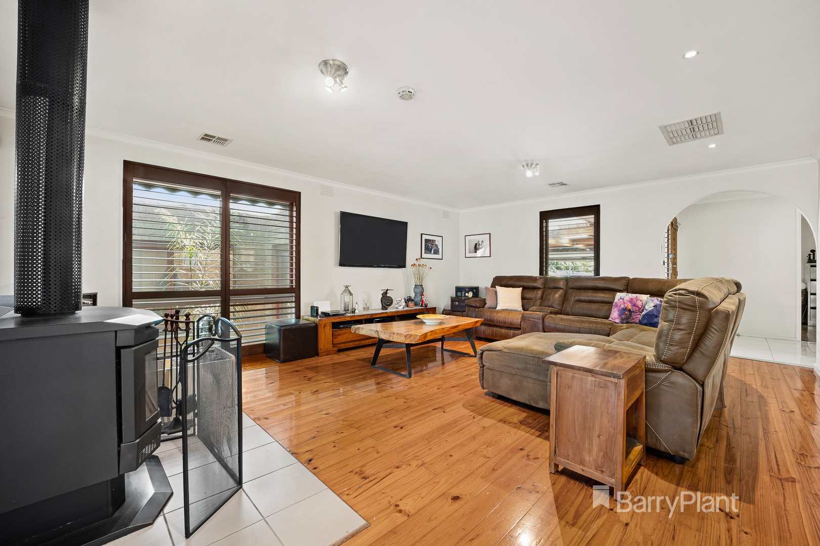 20 Corio Drive, Springvale South, VIC 3172 - Thumbnail 2 - 04/01/2022