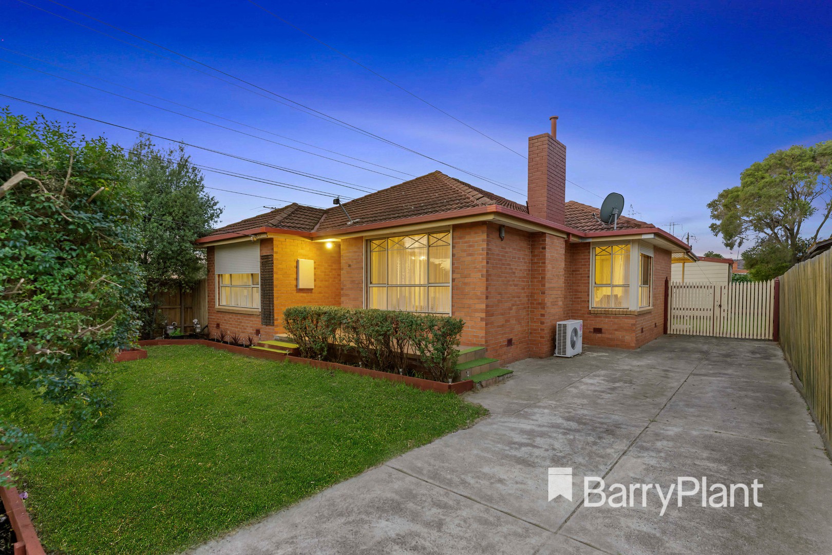 20 Debenham Drive, St Albans, VIC 3021, St Albans - Thumbnail 2