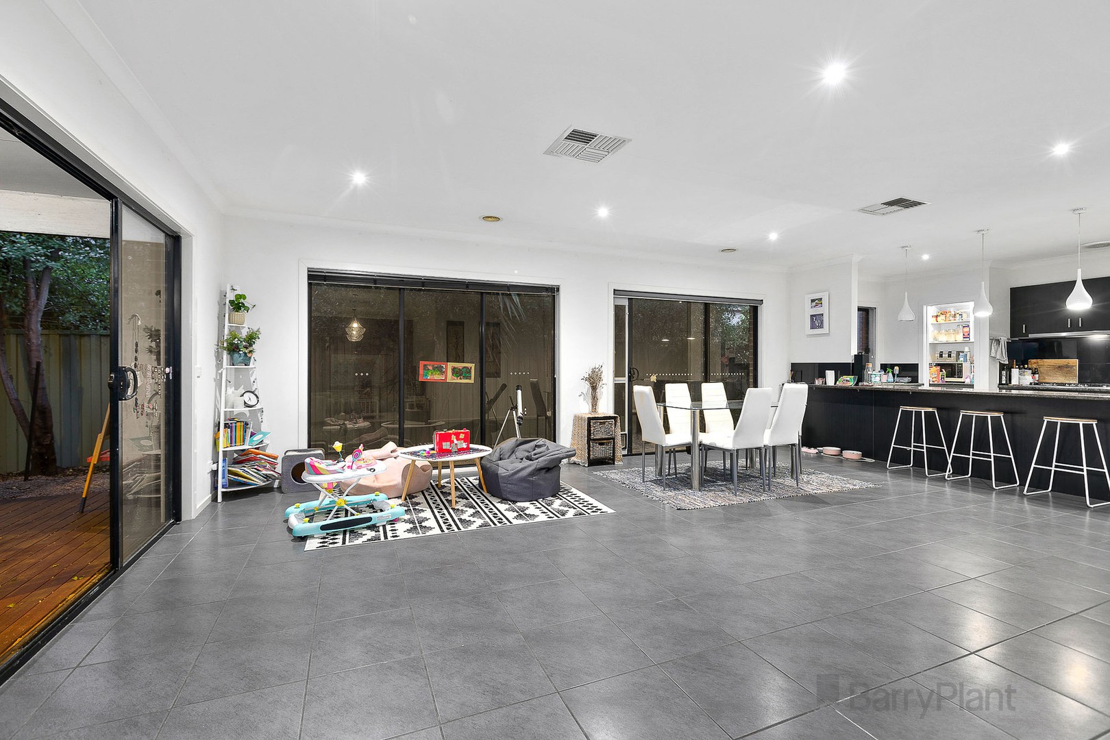20 Edmund Street, Pakenham, VIC 3810, Pakenham - Thumbnail 2
