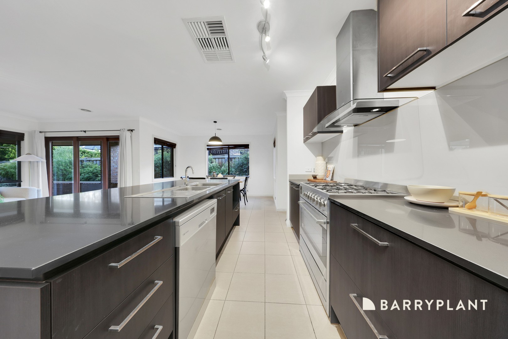 20 Hutmil Drive, South Morang, VIC 3752, South Morang - Thumbnail 4
