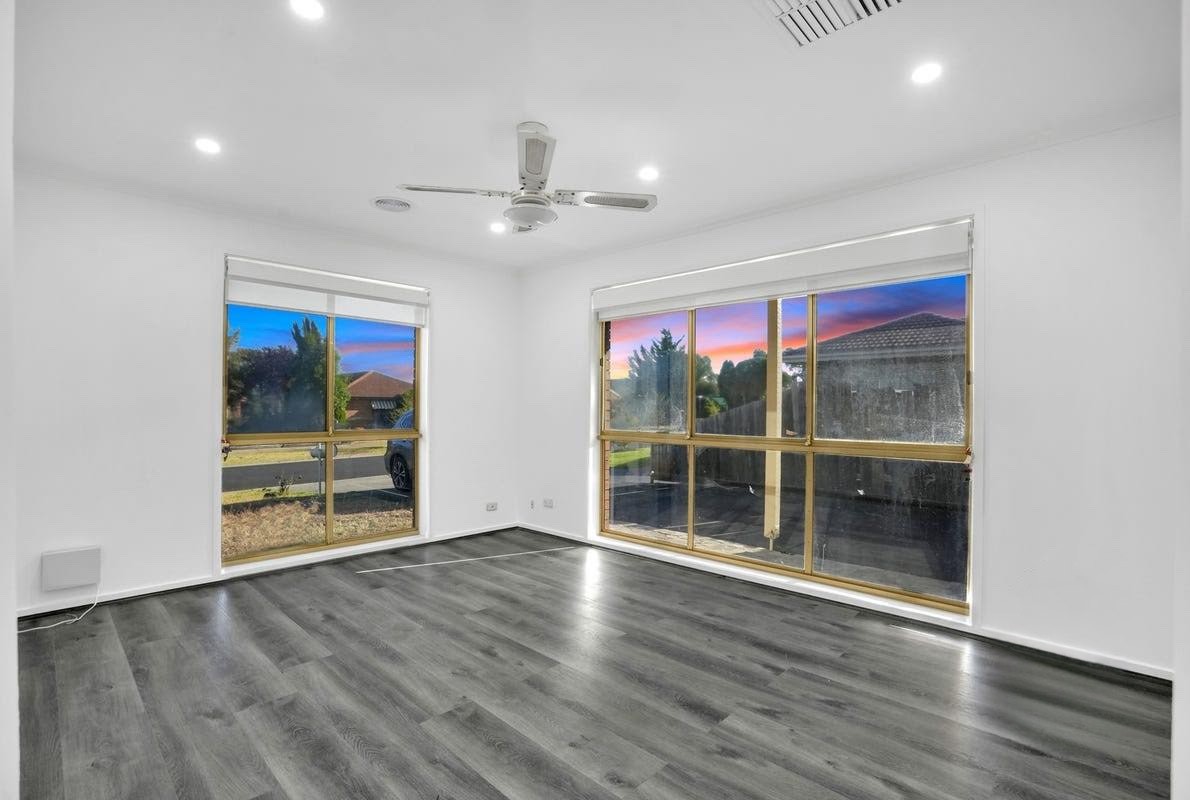 20 Mowbray Crescent, Kurunjang, VIC 3337, Kurunjang - Thumbnail 2