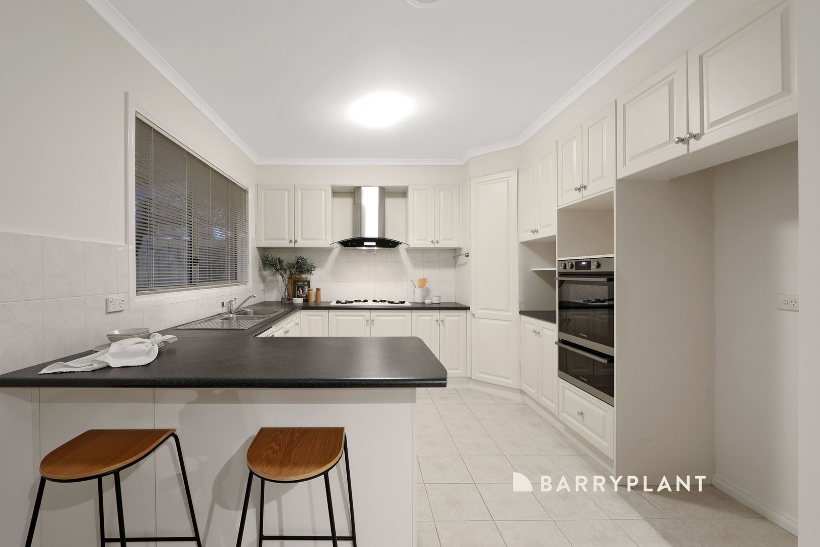 20 Pinehill Drive, Rowville, VIC 3178, Rowville - Thumbnail 2
