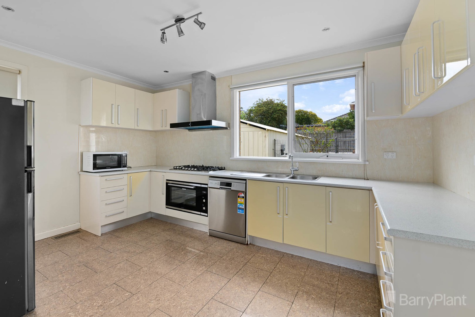 20 Ralton Avenue, Glen Waverley, VIC 3150, Glen Waverley - Thumbnail 2