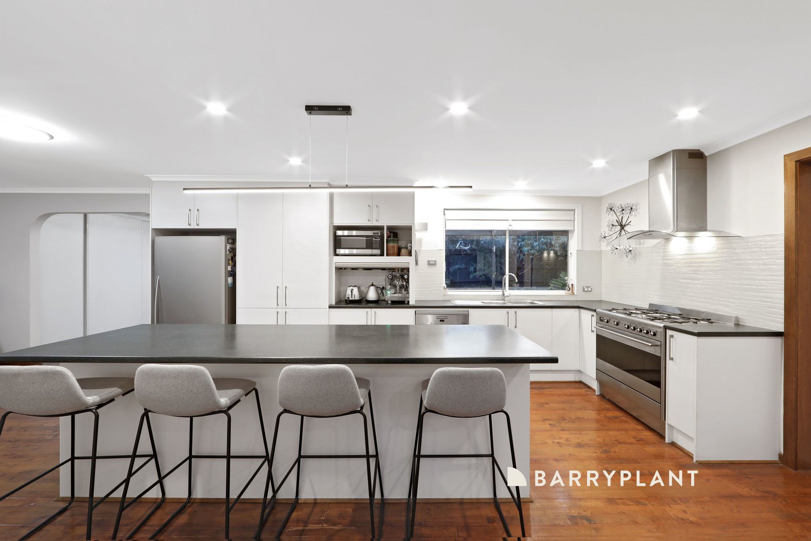 20 Sheraton Crescent, Ferntree Gully, VIC 3156 - Thumbnail 2 - 09/04/2025