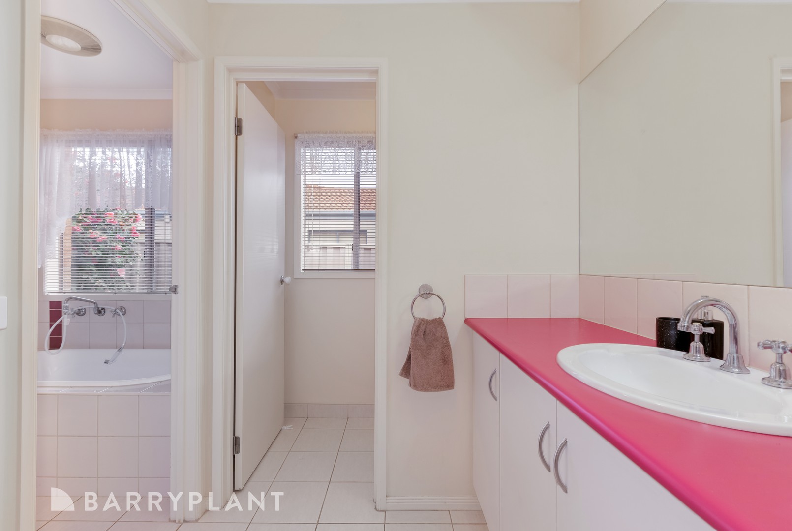 20 St Andrews Close, Hidden Valley, VIC 3756, Wallan - Thumbnail 4