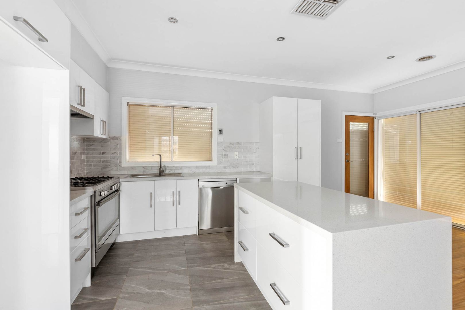 20 Tamborine Way, Caroline Springs, VIC 3023, Caroline Springs - Thumbnail 2