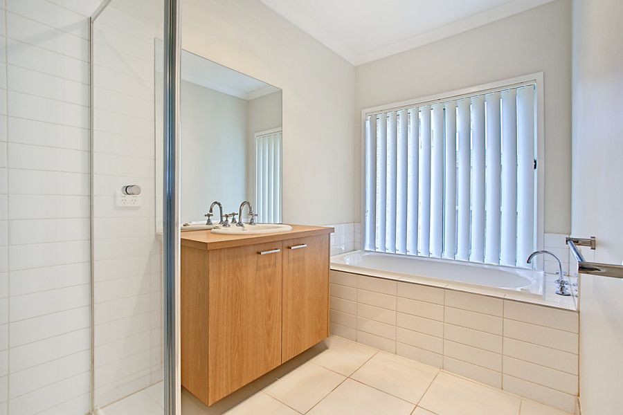 20 Thernholme Crescent, Doreen, VIC 3754 - Thumbnail 2 - 10/10/2025