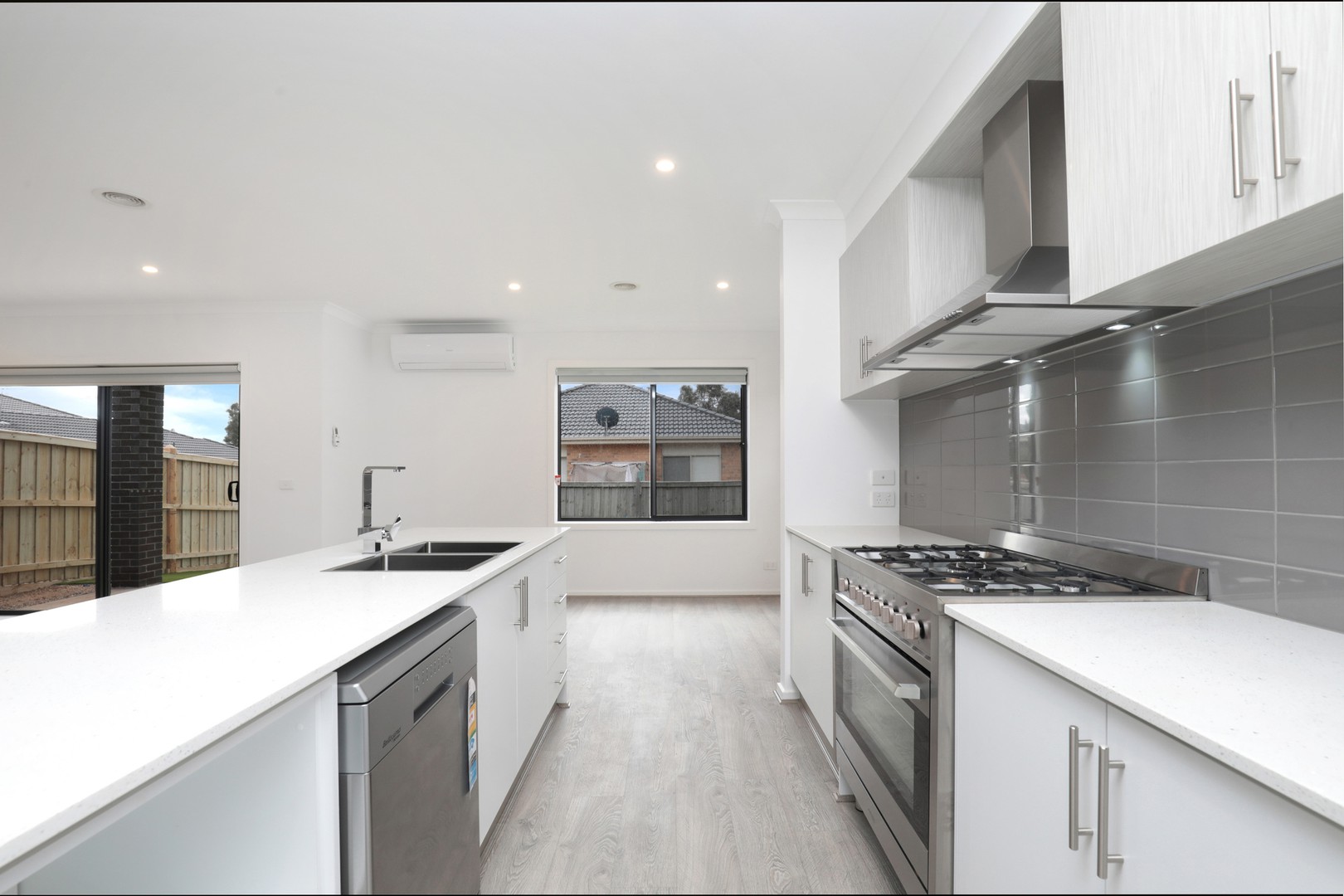 202 Haze Drive, Point Cook, VIC 3030, Point Cook - Thumbnail 7