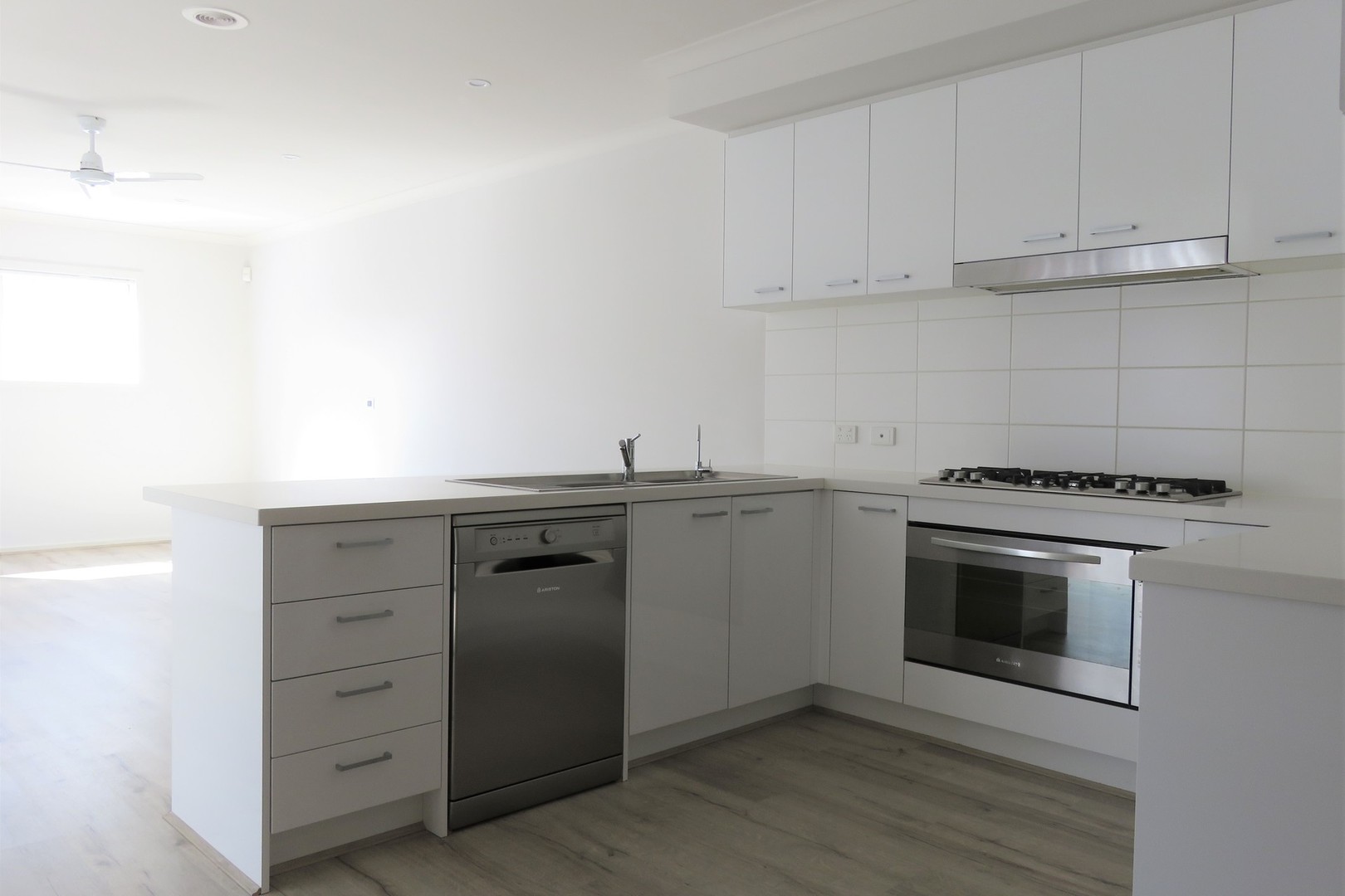 203 Mountainview Boulevard, Cranbourne North, VIC 3977, Cranbourne North - Thumbnail 5