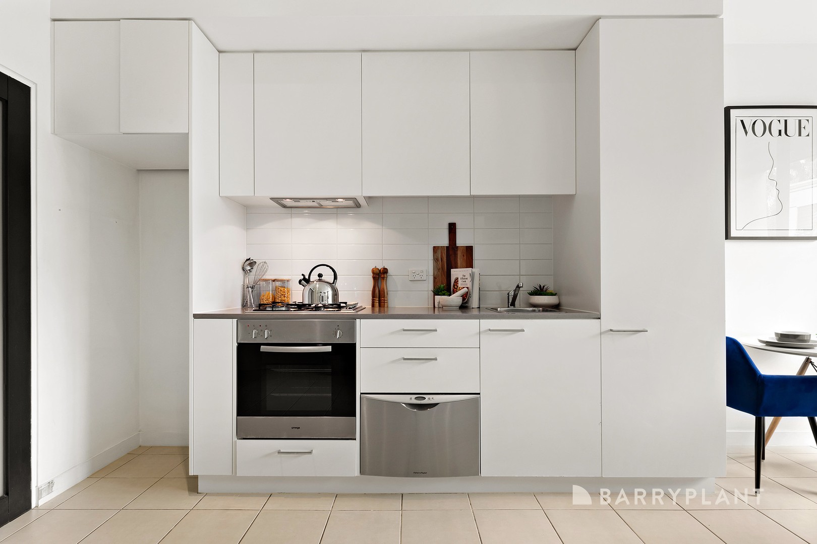 204/33 Cliveden Close, East Melbourne, VIC 3002 - Thumbnail 2 - 20/03/2024