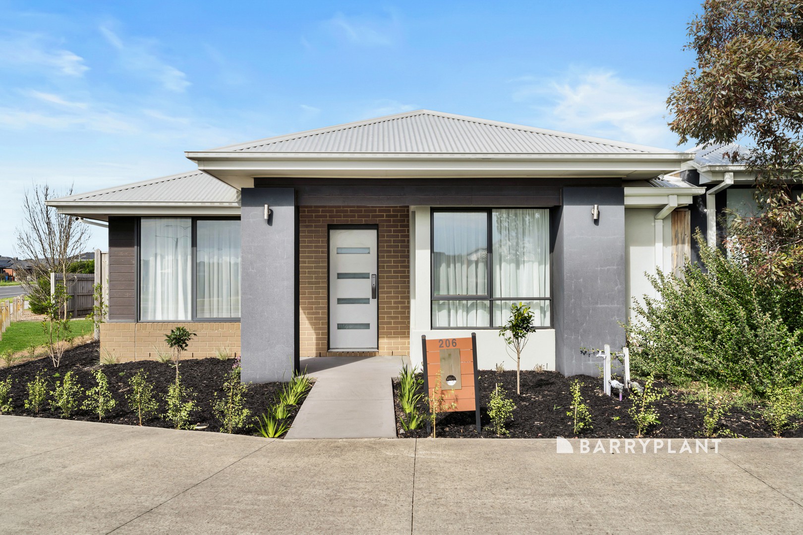 206 Wheelers Park Drive, Cranbourne North - Image 1