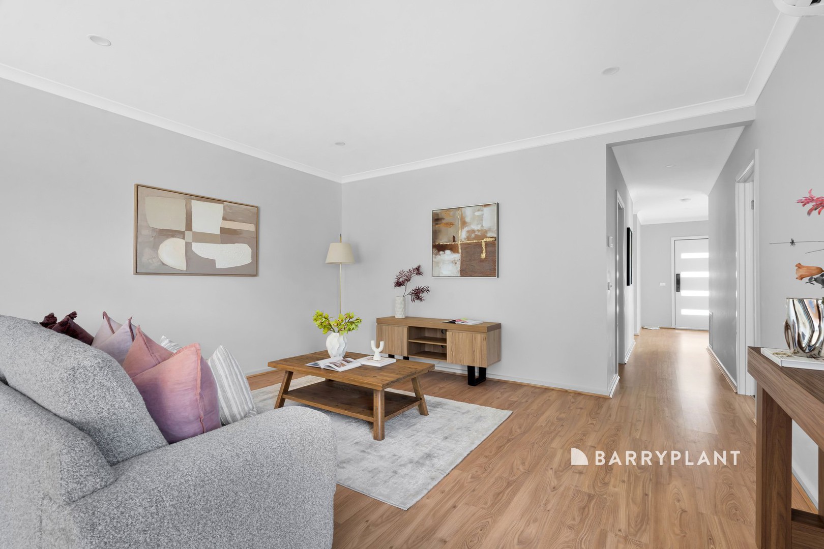 206 Wheelers Park Drive, Cranbourne North, VIC 3977 - Thumbnail 2 - 01/10/2026