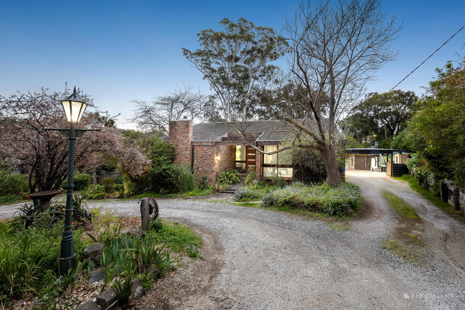 208 Mountain View Road, Briar Hill, VIC 3088, Briar Hill - Thumbnail 2