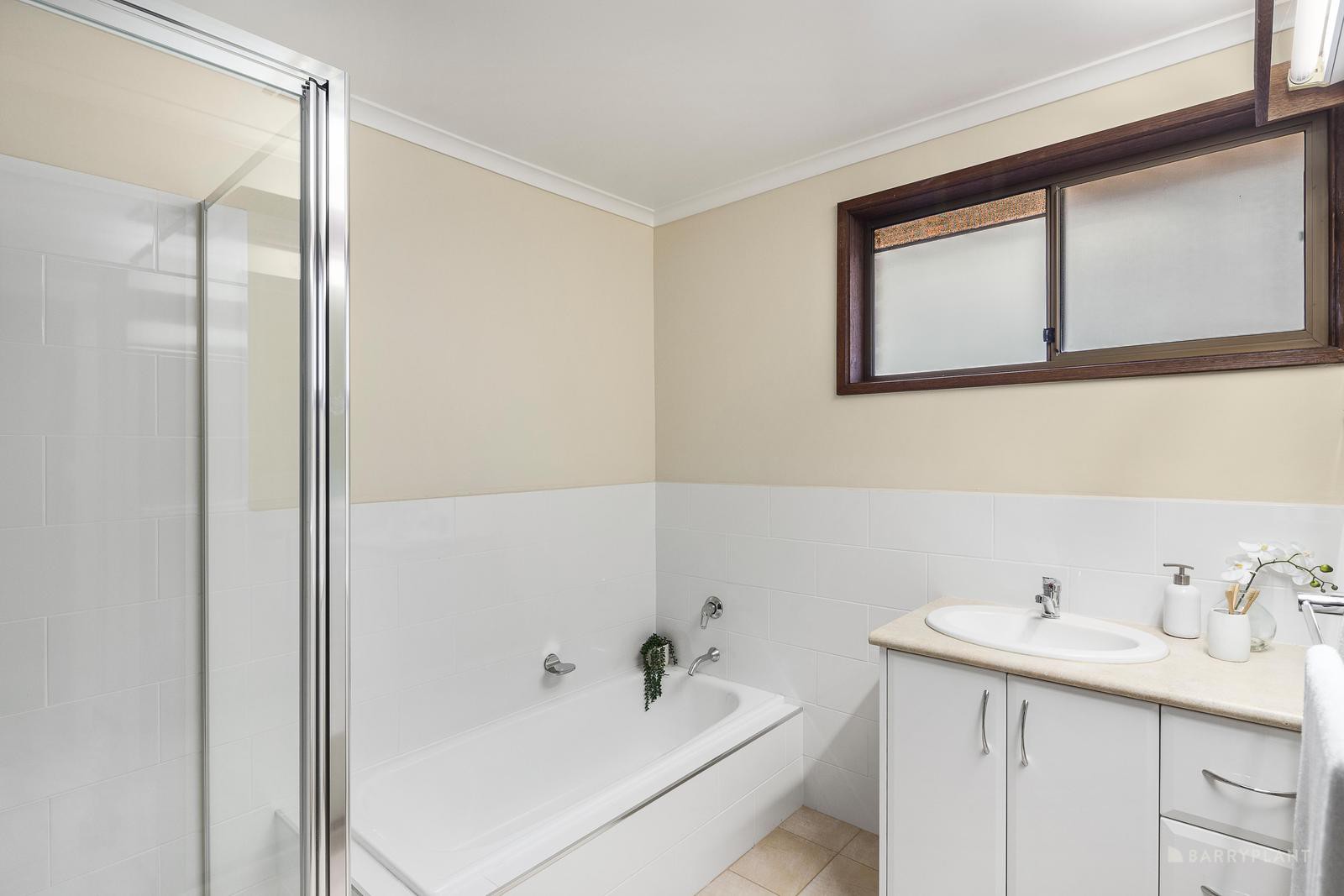 208 St Helena Road, Greensborough, VIC 3088, Greensborough - Thumbnail 8