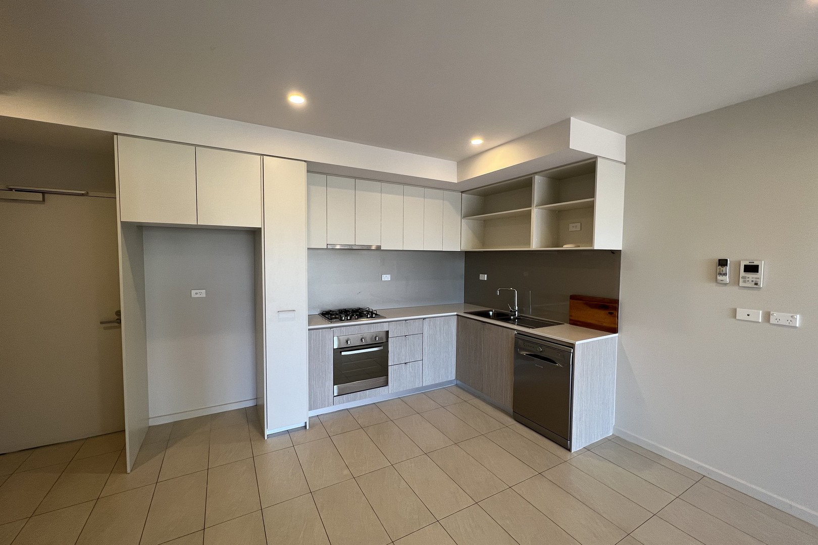 21/2 Monckton Place, Caroline Springs, VIC 3023 - Thumbnail 1 - 15/03/2024