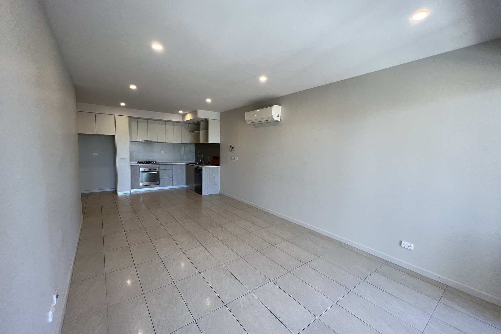 21/2 Monckton Place, Caroline Springs, VIC 3023, Caroline Springs - Thumbnail 3