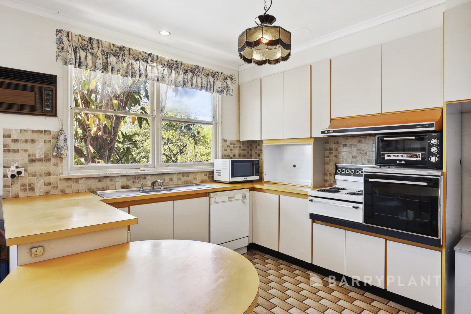 21 Arianne Road, Glen Waverley, VIC 3150 - Thumbnail 2 - 12/03/2025