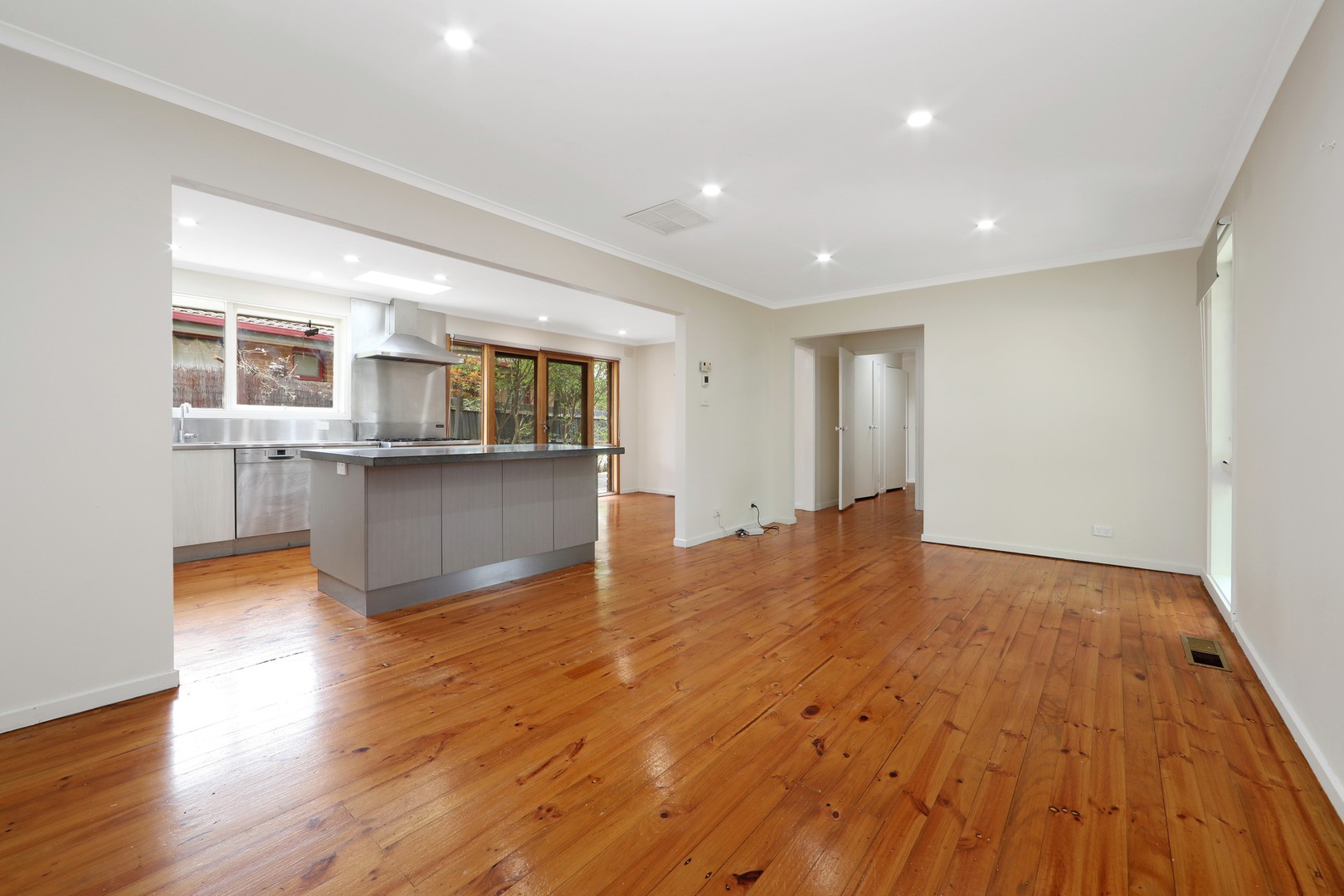 21 Bexsarm Crescent, Rowville, VIC 3178, Rowville - Thumbnail 4