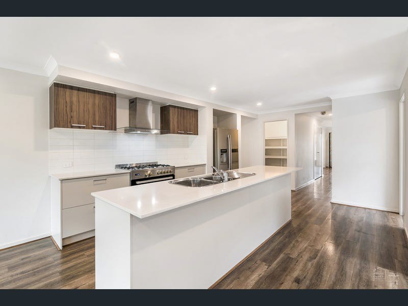 21 Bluelake Drive, Wallan, VIC 3756 - Thumbnail 2 - 19/11/2025