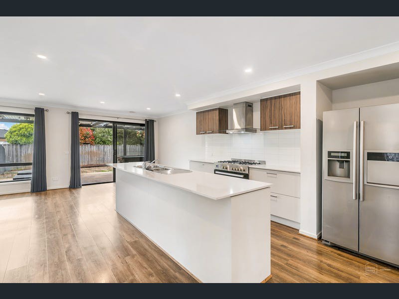 21 Bluelake Drive, Wallan, VIC 3756, Wallan - Thumbnail 4
