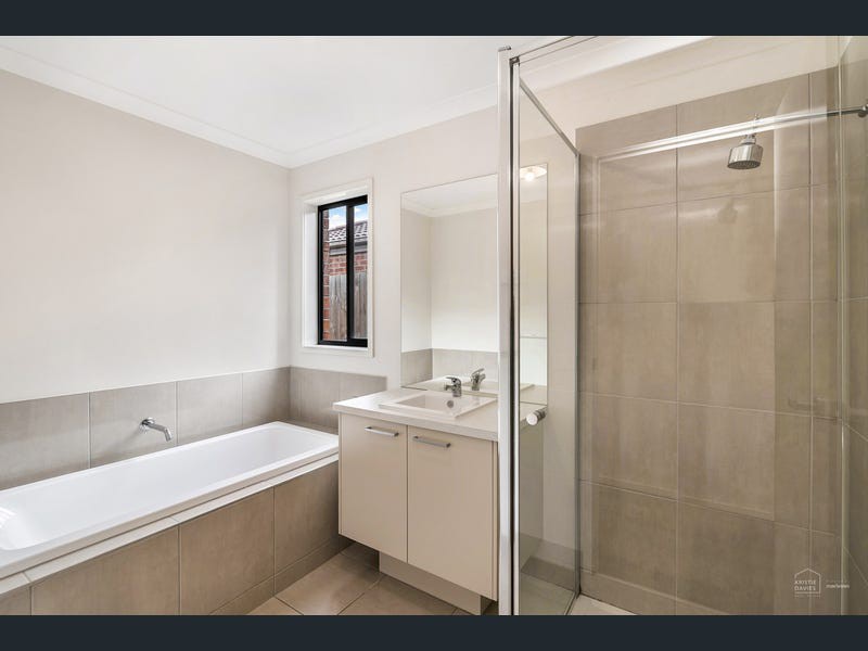 21 Bluelake Drive, Wallan, VIC 3756, Wallan - Thumbnail 8