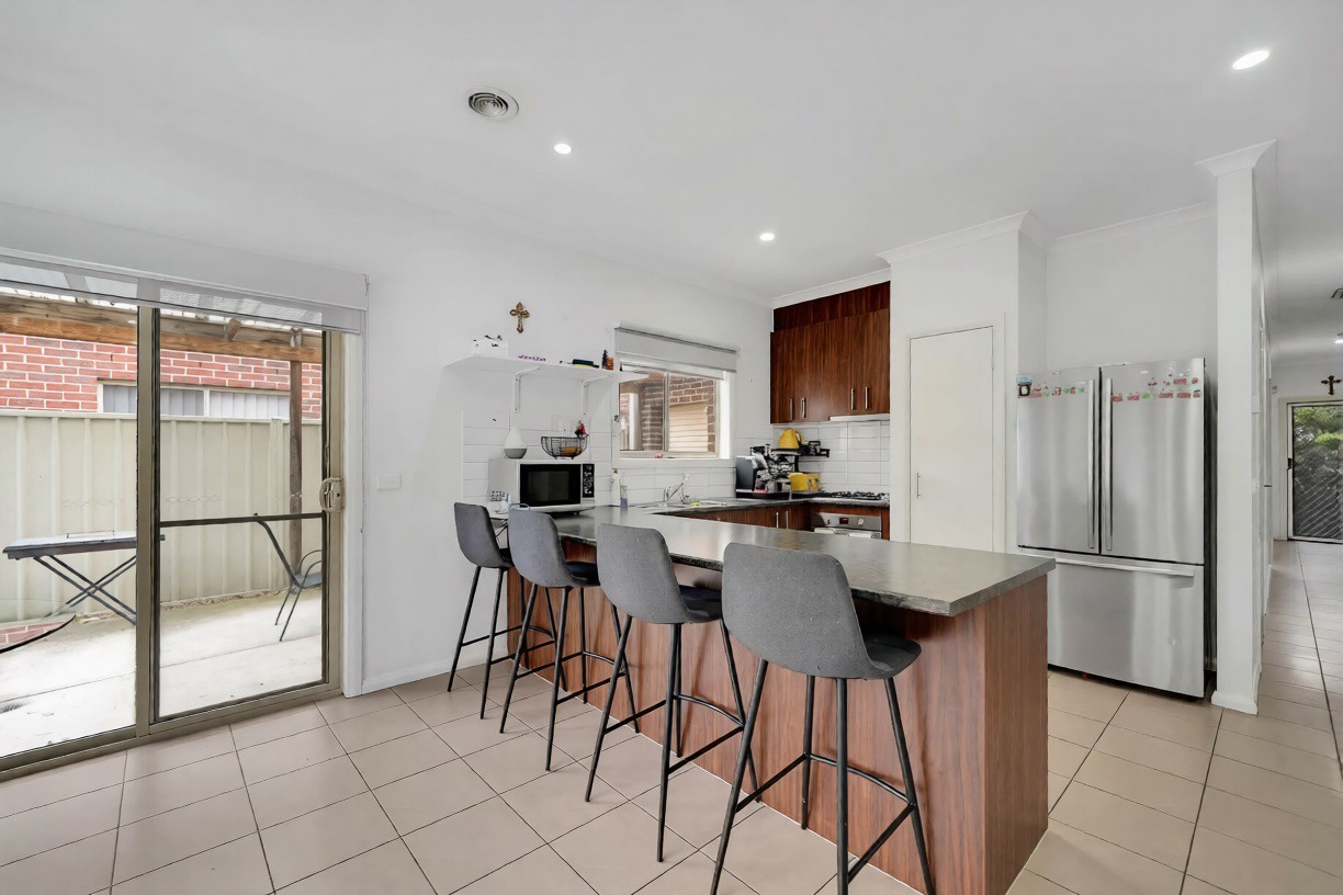 21 Bradworth Street, Craigieburn, VIC 3064, Craigieburn - Thumbnail 2