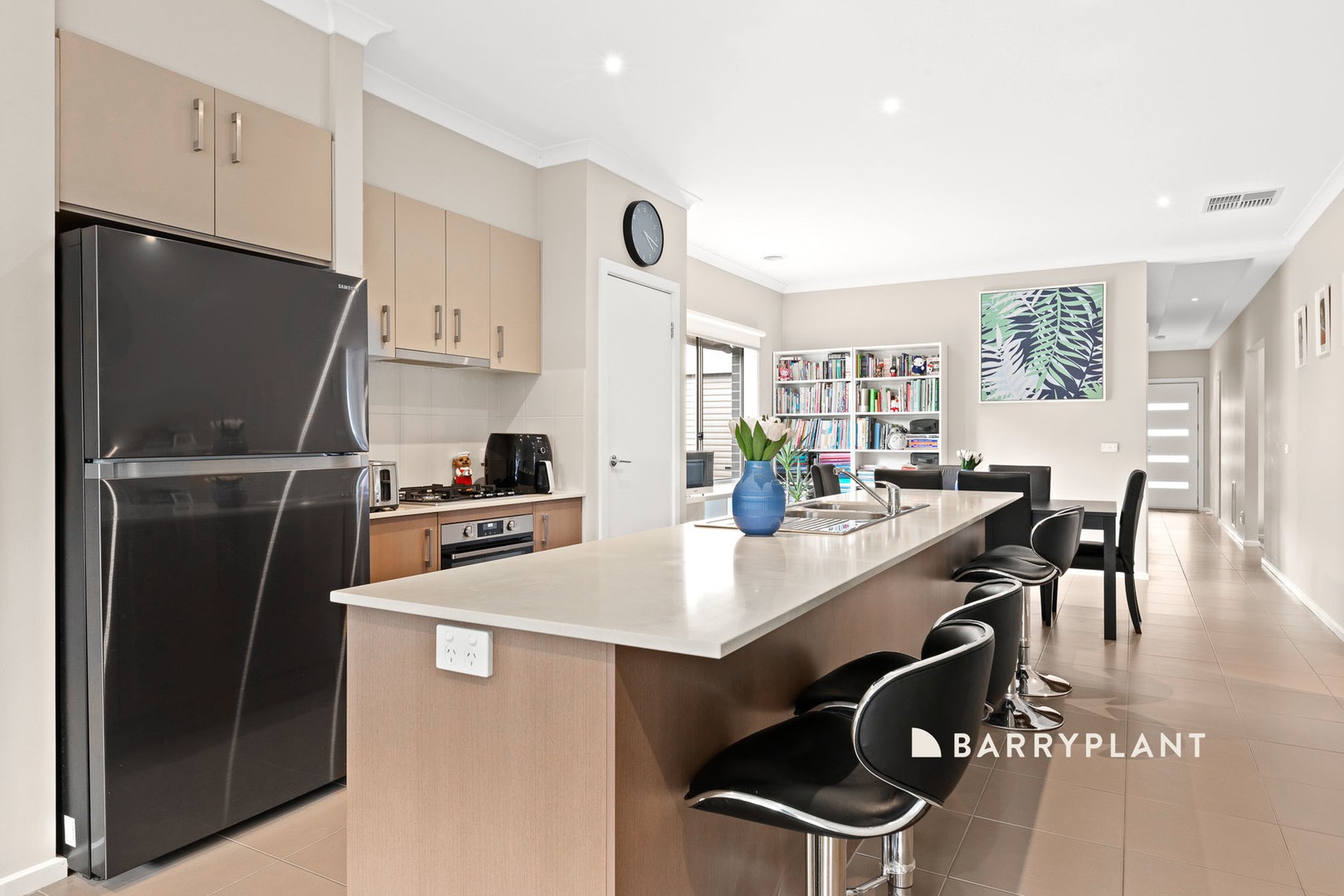 21 Britton Drive, Pakenham, VIC 3810 - Thumbnail 2 - 19/03/2024