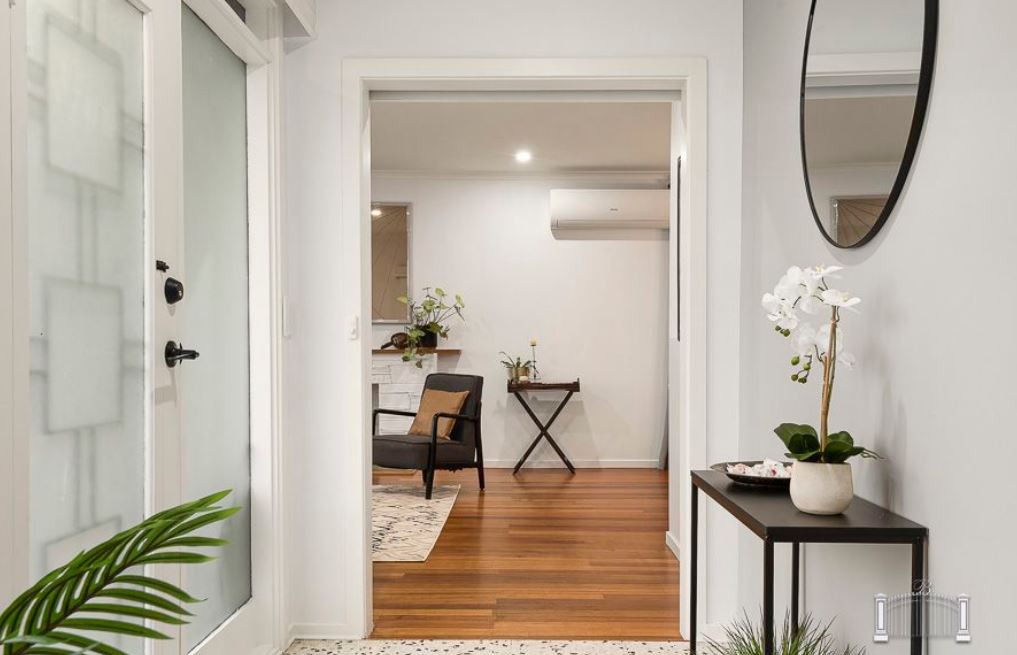 21 Broadlea Crescent, Viewbank, VIC 3084, Viewbank - Thumbnail 2
