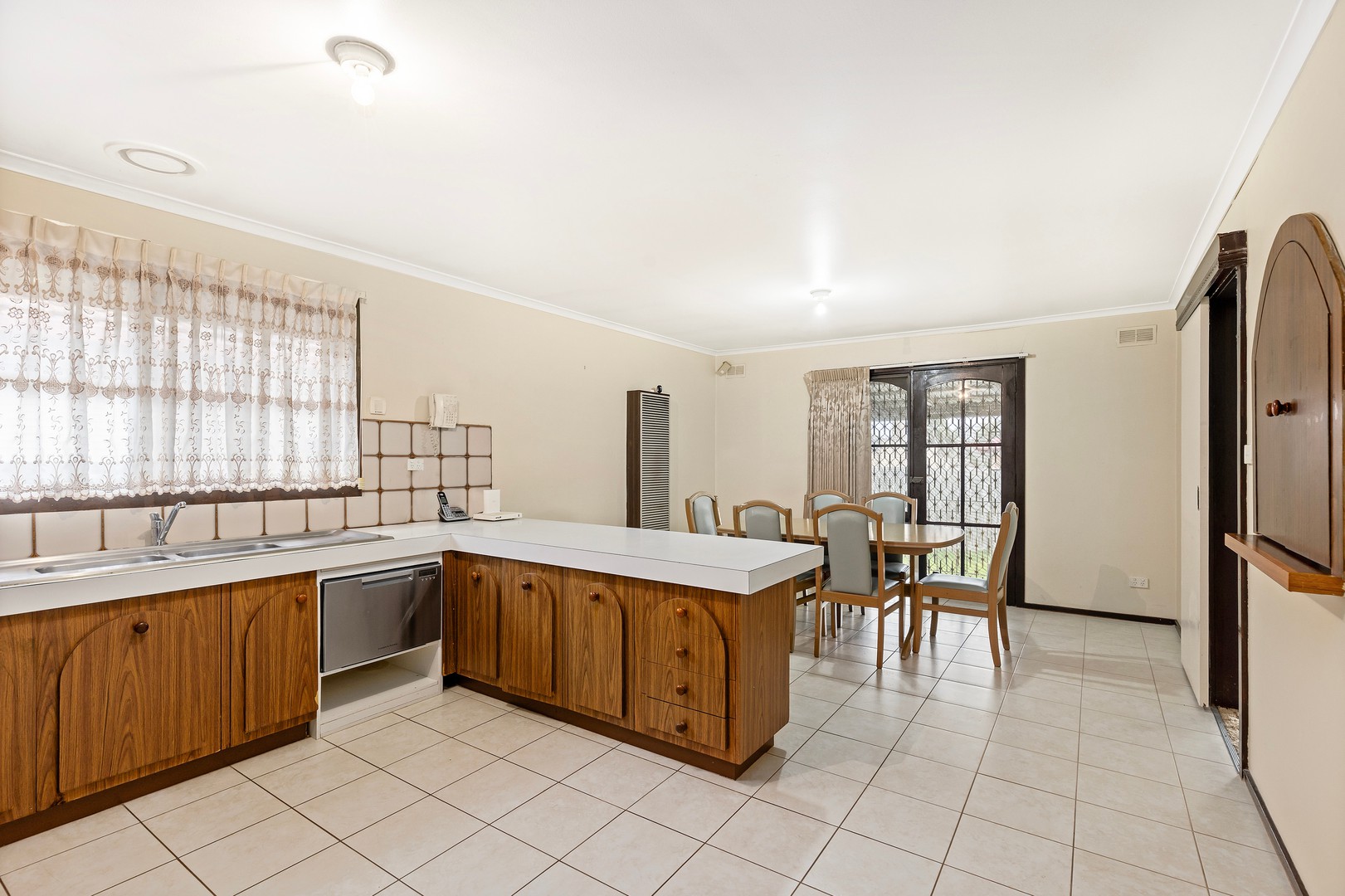 21 Christopher Crescent, Tullamarine, VIC 3043, Tullamarine - Thumbnail 3