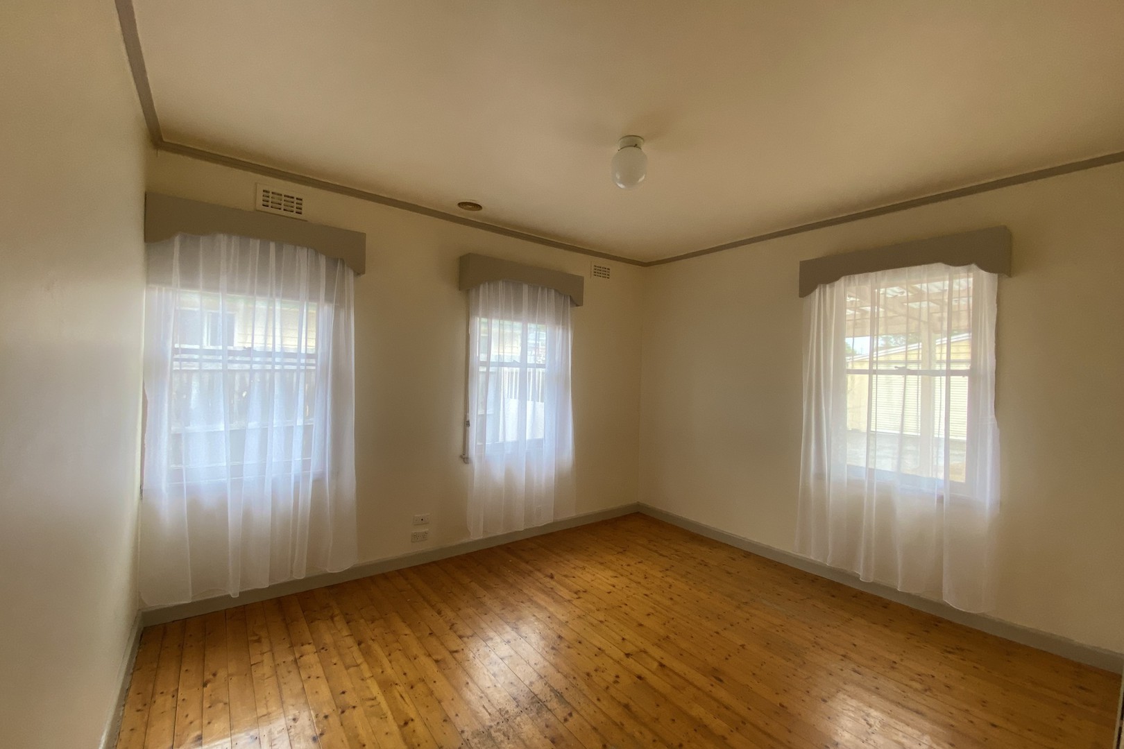 21 Clements Grove, Reservoir, VIC 3073, Reservoir - Thumbnail 3