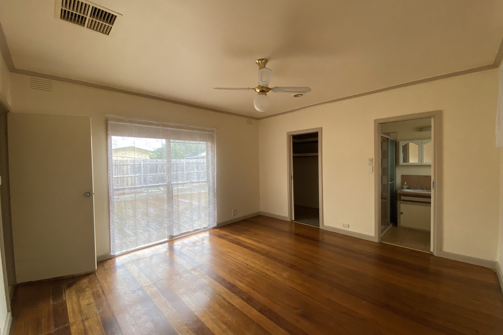 21 Clements Grove, Reservoir, VIC 3073, Reservoir - Thumbnail 4