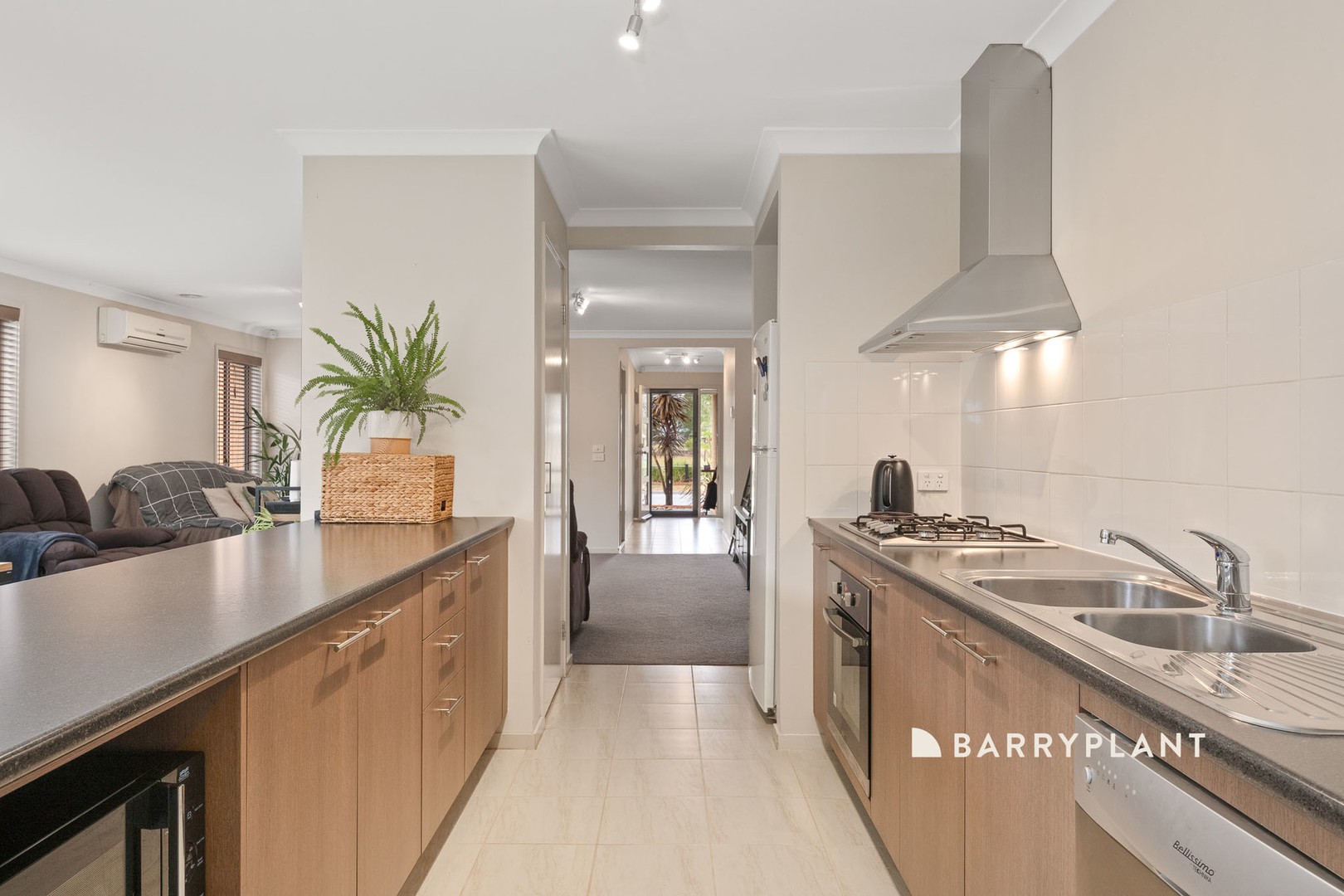 21 Devine Drive, Pakenham, VIC 3810, Pakenham - Thumbnail 2